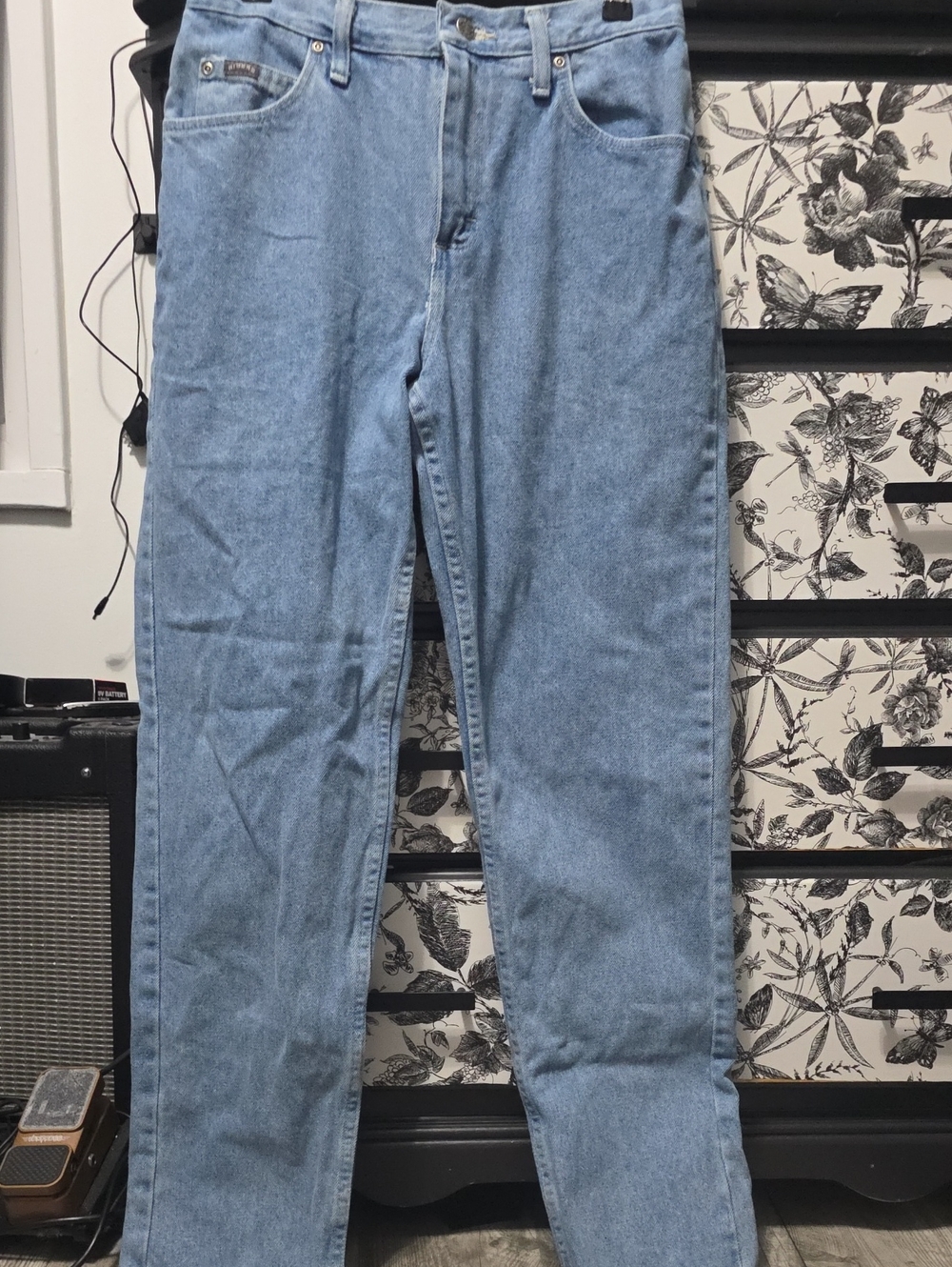 Classic Light Blue Women's Jeans - Comfortable Everyday Fit